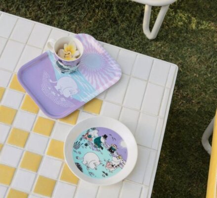 beach tray plate and moomin mug